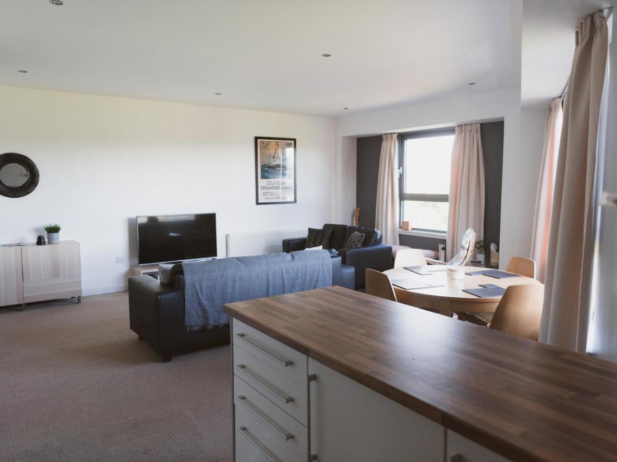 Pass The Keys Lovely 2-Bed Flat Glasgow Harbour Free Parking Exterior photo