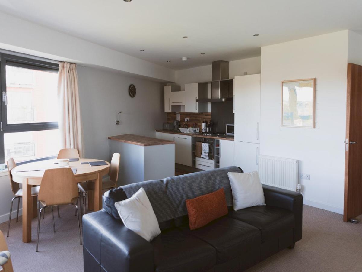 Pass The Keys Lovely 2-Bed Flat Glasgow Harbour Free Parking Exterior photo